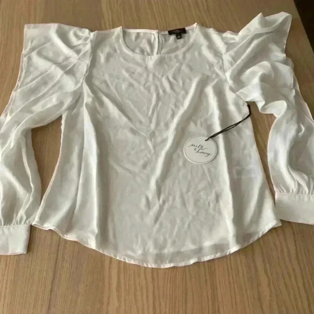 🆕Milk & Honey White Woven Ruffle-Accent Cutout Top S🆕